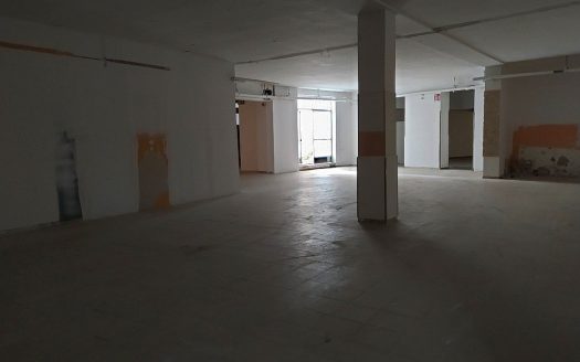 RIF: 733 LOCALE COMMERCIALE CENTRALISSIMO