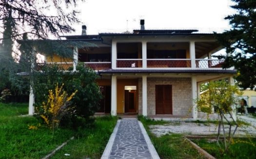 RIF: 127 INDIPENDENZA E AMPIO GIARDINO!