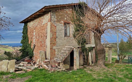 RIF. 822 INDIPENDENTE CON  DUE APPARTAMENTI
