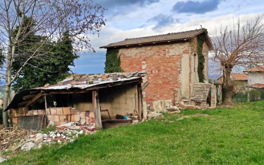 RIF. 822 INDIPENDENTE CON  DUE APPARTAMENTI