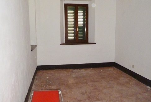 RIF: 308 AMPIO CASALE VICINO AI SERVIZI