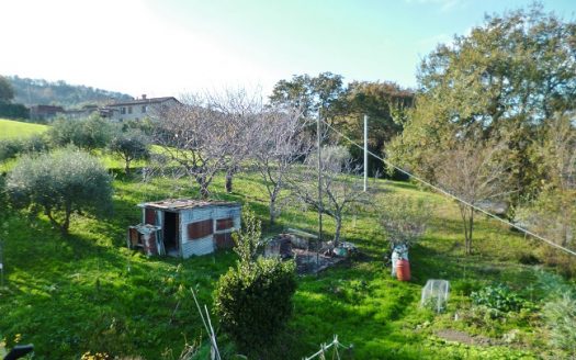 RIF: 308 AMPIO CASALE VICINO AI SERVIZI