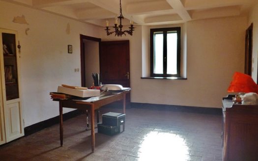 RIF: 308 AMPIO CASALE VICINO AI SERVIZI