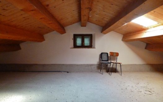 RIF: 308 AMPIO CASALE VICINO AI SERVIZI