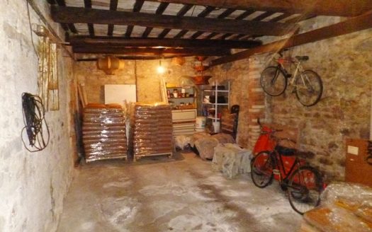 RIF: 308 AMPIO CASALE VICINO AI SERVIZI