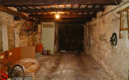 RIF: 308 AMPIO CASALE VICINO AI SERVIZI