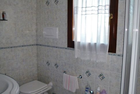 RIF: 308 AMPIO CASALE VICINO AI SERVIZI