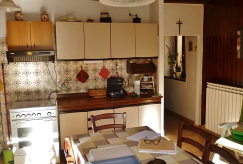 RIF: 308 AMPIO CASALE VICINO AI SERVIZI