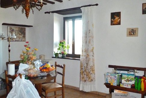 RIF: 308 AMPIO CASALE VICINO AI SERVIZI