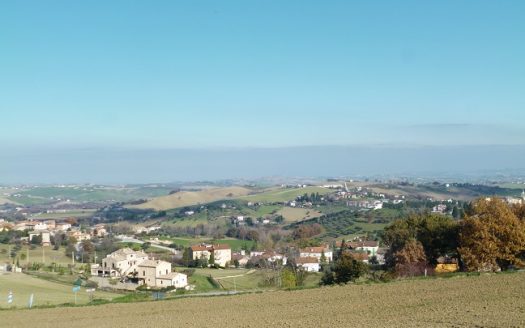 RIF: 308 AMPIO CASALE VICINO AI SERVIZI