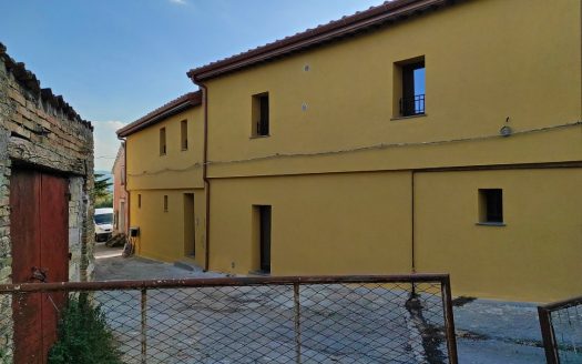 RIF. 842 – 2 CASE AL PREZZO DI 1!!!