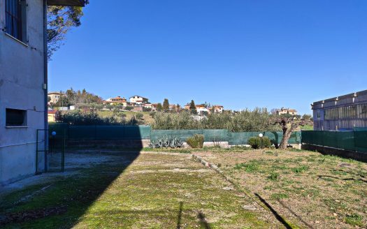 RIF. 863 VILLA STRADA VILLETTA DI TESTA CON GIARDINO PRIVATO