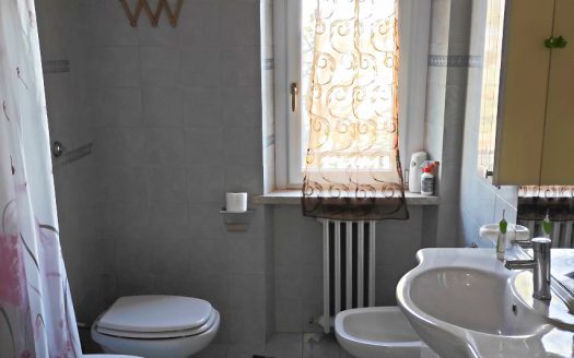 RIF. 863 VILLA STRADA VILLETTA DI TESTA CON GIARDINO PRIVATO