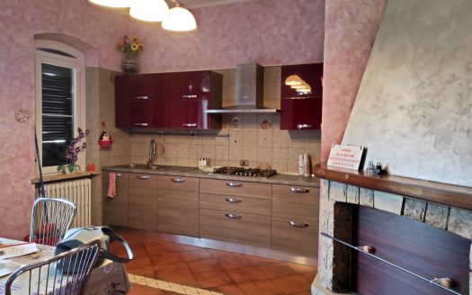 RIF. 863 VILLA STRADA VILLETTA DI TESTA CON GIARDINO PRIVATO