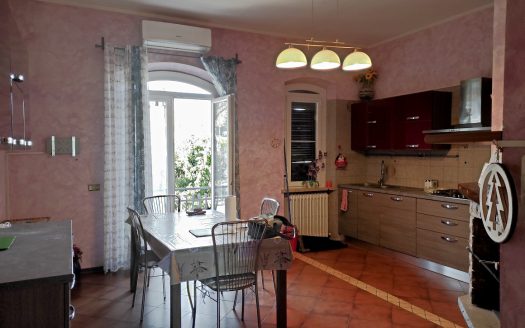 RIF. 863 VILLA STRADA VILLETTA DI TESTA CON GIARDINO PRIVATO
