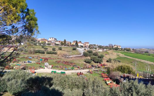 RIF. 863 VILLA STRADA VILLETTA DI TESTA CON GIARDINO PRIVATO