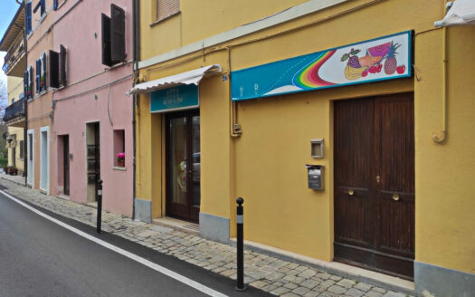 rif. 873 ATTIVITA’ COMMERCIALE AVVIATA A CINGOLI