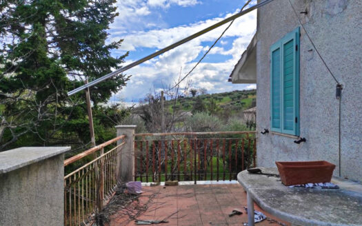 RIF. 875 SOLUZIONE BIFAMILIARE VERSANTE MACERATA