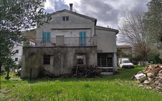 RIF. 875 SOLUZIONE BIFAMILIARE VERSANTE MACERATA