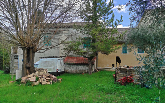 RIF. 875 SOLUZIONE BIFAMILIARE VERSANTE MACERATA