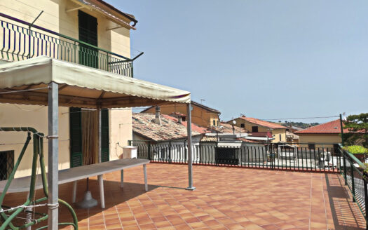 RIF. 894 VICINANZE VILLA STRADA