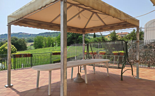 RIF. 894 VICINANZE VILLA STRADA