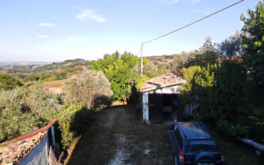 RIF. 901 CUPRAMONTANA CASALE CON TERRENO