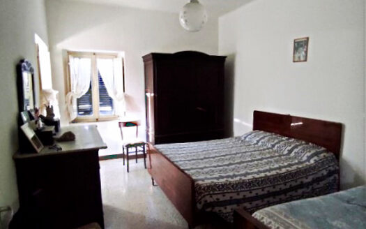 RIF. 901 CUPRAMONTANA CASALE CON TERRENO