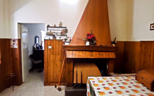 RIF. 901 CUPRAMONTANA CASALE CON TERRENO