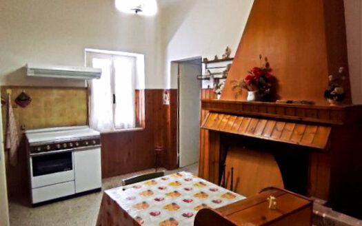 RIF. 901 CUPRAMONTANA CASALE CON TERRENO