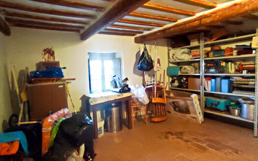 RIF. 901 CUPRAMONTANA CASALE CON TERRENO