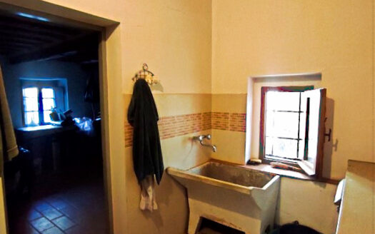 RIF. 901 CUPRAMONTANA CASALE CON TERRENO