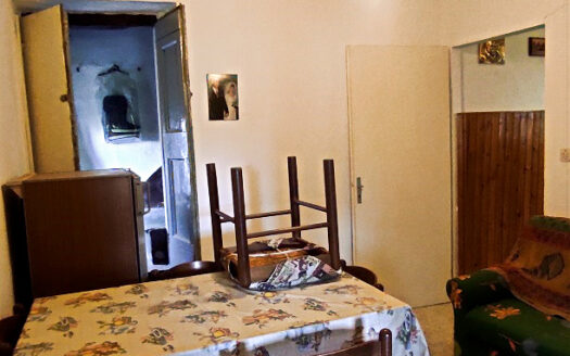 RIF. 901 CUPRAMONTANA CASALE CON TERRENO
