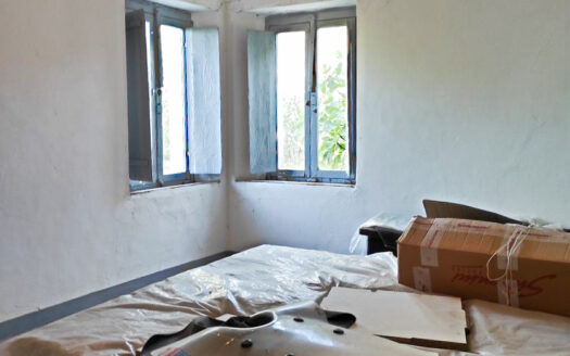RIF. 901 CUPRAMONTANA CASALE CON TERRENO