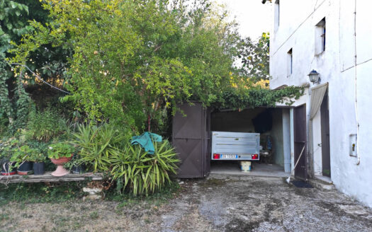 RIF. 901 CUPRAMONTANA CASALE CON TERRENO