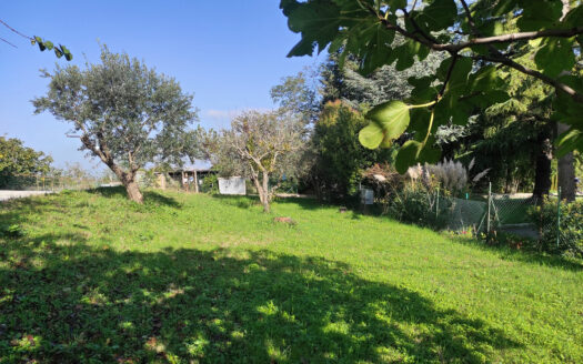 RIF. 913 APPARTAMENTO CON GIARDINO E GARAGE