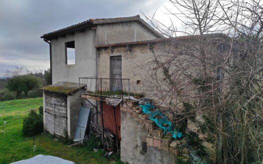 RIF. 922 CASA INDIPENDENTE VERSANTE MACERATA