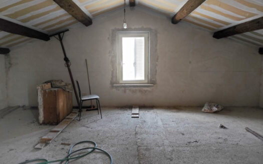 RIF. 922 CASA INDIPENDENTE VERSANTE MACERATA