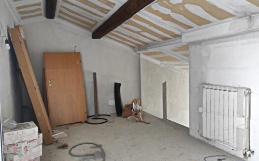 RIF. 922 CASA INDIPENDENTE VERSANTE MACERATA