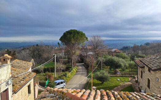 RIF. 922 CASA INDIPENDENTE VERSANTE MACERATA