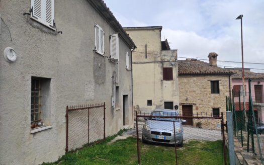 RIF. 922 CASA INDIPENDENTE VERSANTE MACERATA