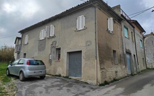 RIF. 922 CASA INDIPENDENTE VERSANTE MACERATA