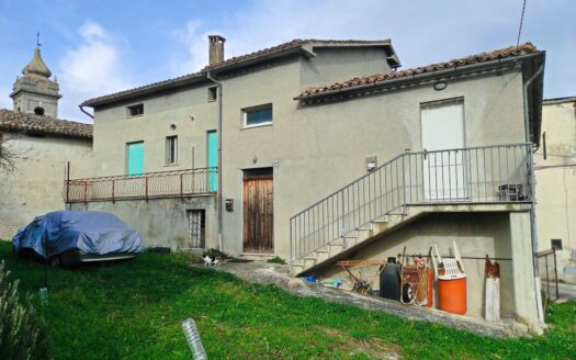 RIF. 922 CASA INDIPENDENTE VERSANTE MACERATA