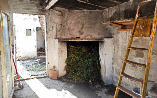 RIF. 24 SOLUZIONE COMPOSTA DA DUE APPARTAMENTI, GARAGE E GIARDINO