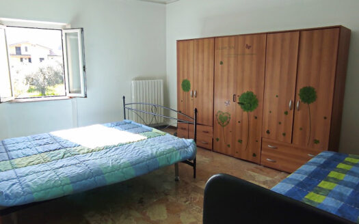 RIF. 24 SOLUZIONE COMPOSTA DA DUE APPARTAMENTI, GARAGE E GIARDINO