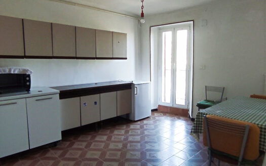 RIF. 24 SOLUZIONE COMPOSTA DA DUE APPARTAMENTI, GARAGE E GIARDINO
