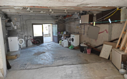 RIF. 24 SOLUZIONE COMPOSTA DA DUE APPARTAMENTI, GARAGE E GIARDINO
