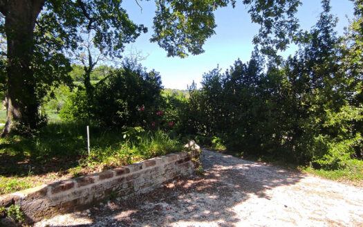 Rif. 46 CASALE RISTRUTTURATO IMMERSO NELLA NATURA, PANORAMA INCOMPARABILE