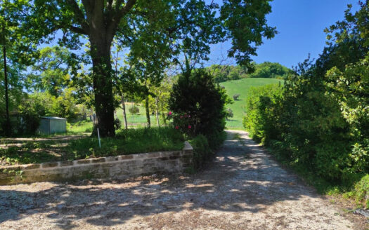 Rif. 46 CASALE RISTRUTTURATO IMMERSO NELLA NATURA, PANORAMA INCOMPARABILE