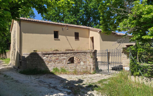 Rif. 46 CASALE RISTRUTTURATO IMMERSO NELLA NATURA, PANORAMA INCOMPARABILE